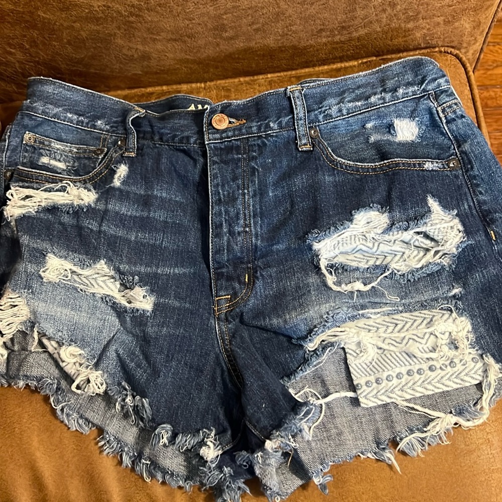 American Eagle Vintage Hi-Rise Festival shorts. Gently worn.